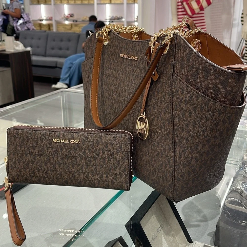 MICHAEL KORS  Jet Set Lg Shoulder Bag & JST Lg Travel CONTINENTAL wallet-wristlt